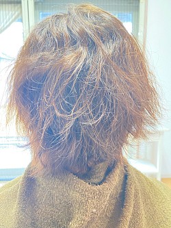 髪質改善ストレート(Before)。オーダー、真っ直ぐシャキンはダメ、伸びても自然に馴染むように、柔らかく見えるように