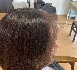 伸びても分け目がボケて、もちもよくなります