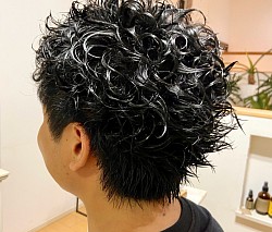 ツイスト＋スパイラル＋ロットで。ウェーブが強く動きがあり毛束感が作りやすい。