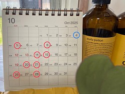 10月のお休みです、土曜日日曜日のお休みもあります。