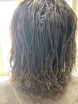 1ヶ月＋10日で色変更、ドライパーマその後。今回はカラーのみ落ち着いた色に。ウェット状態毛先のカールが綺麗に残っています